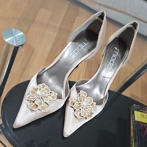 Moda Women's Elegant Cream Heels with Floral Embellishments